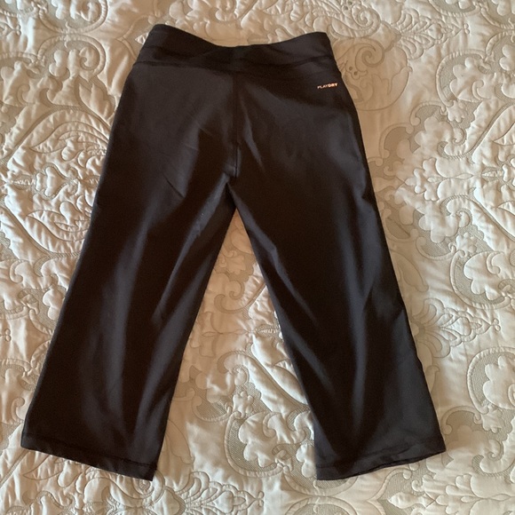 Capri Legging - Picture 2 of 4